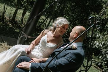wedding-garden-swing