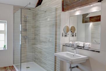 pjparty-apartment-bedroom